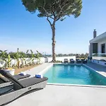 Seranti Villa *