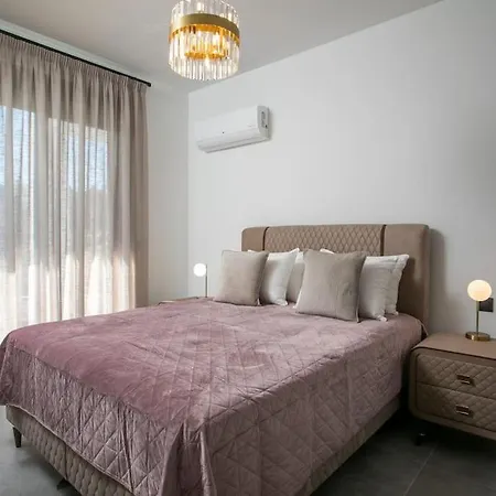 Seranti Villa *