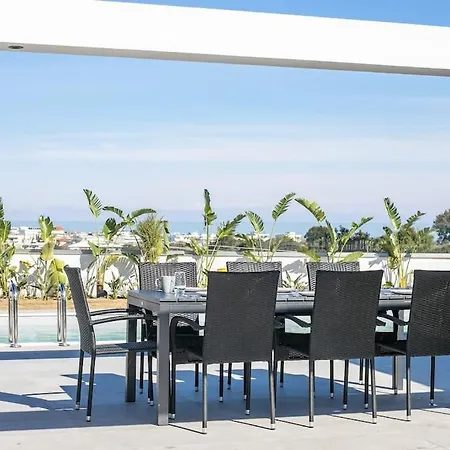 Seranti Villa *